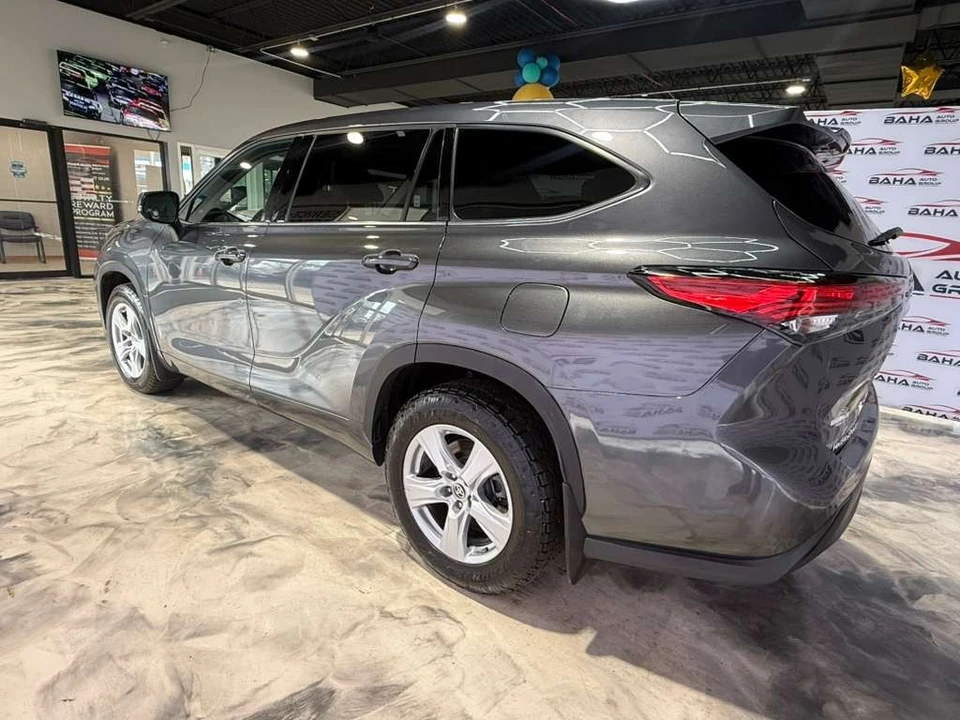 2021 Toyota Highlander - Image 8 of 31