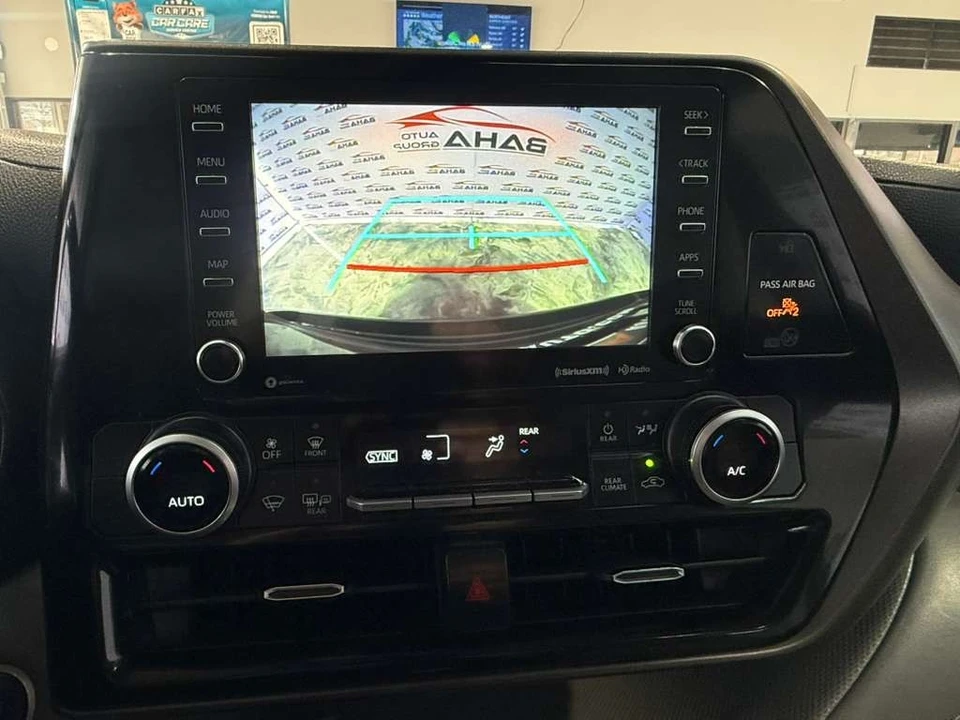 2021 Toyota Highlander - Image 18 of 31