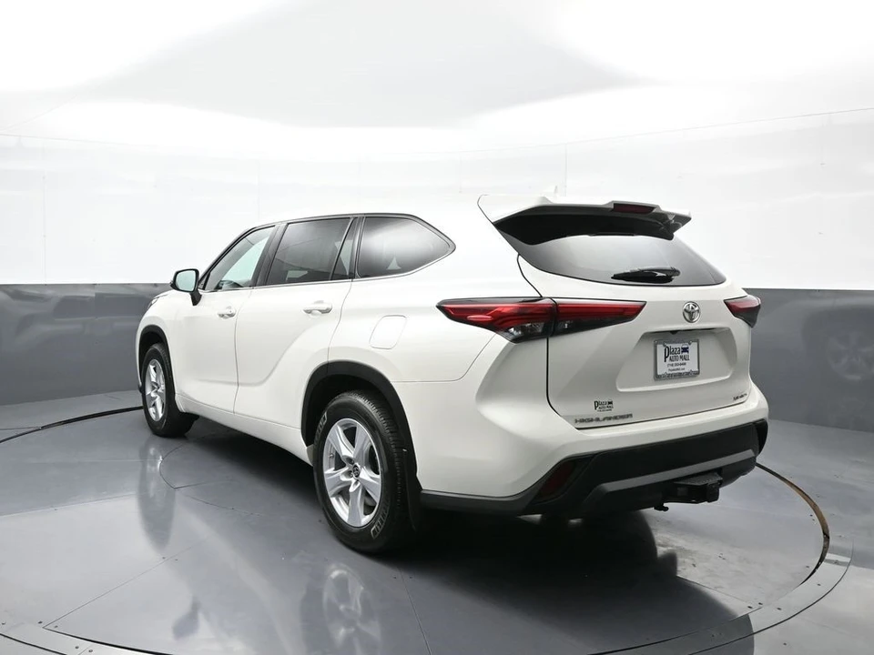 2021 Toyota Highlander - Image 8 of 12