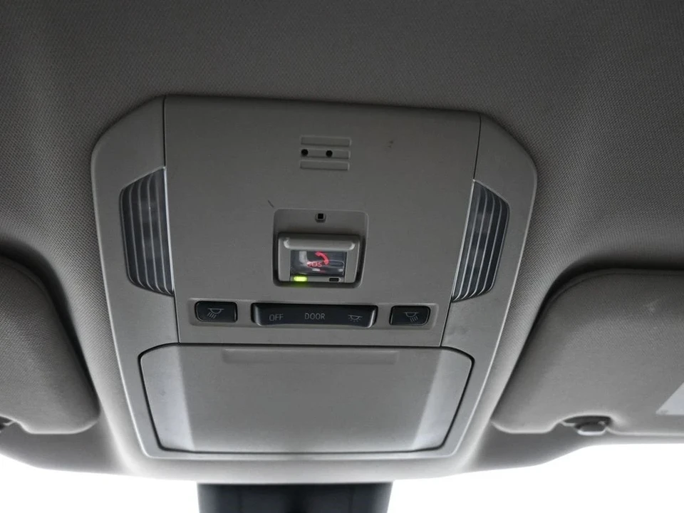 2021 Toyota Highlander - Image 17 of 21