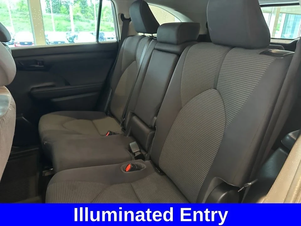 2021 Toyota Highlander - Image 13 of 21