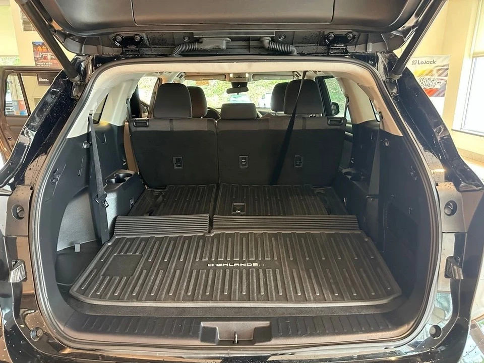 2021 Toyota Highlander - Image 16 of 21