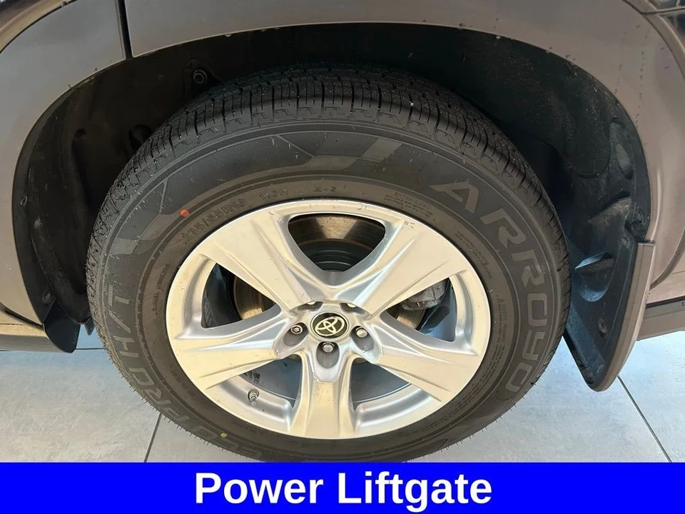 2021 Toyota Highlander - Image 7 of 12