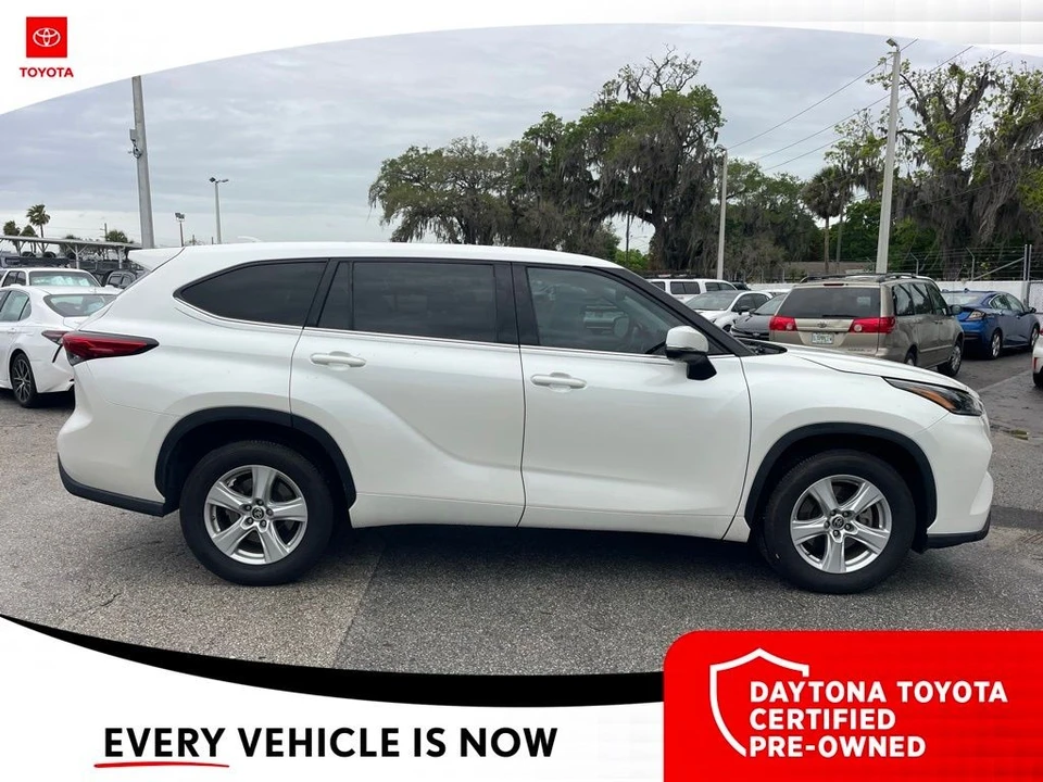 2021 Toyota Highlander - Image 2 of 10