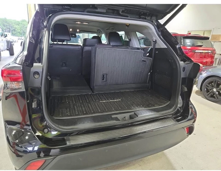 2021 Toyota Highlander - Image 8 of 15
