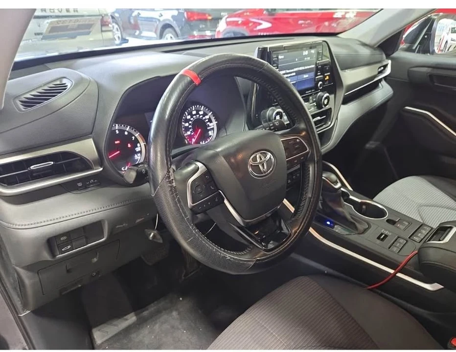 2021 Toyota Highlander - Image 10 of 15