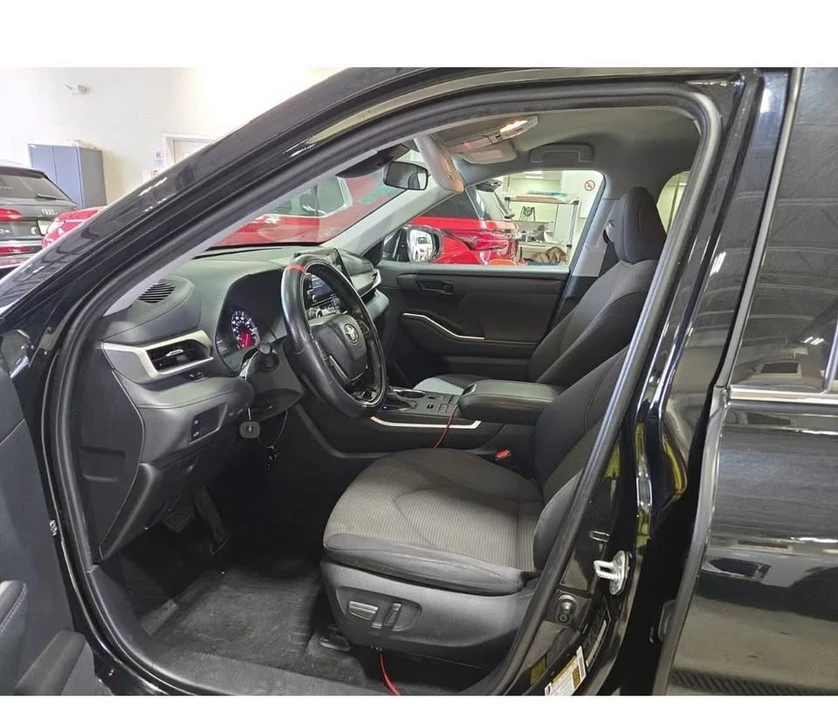 2021 Toyota Highlander - Image 9 of 15