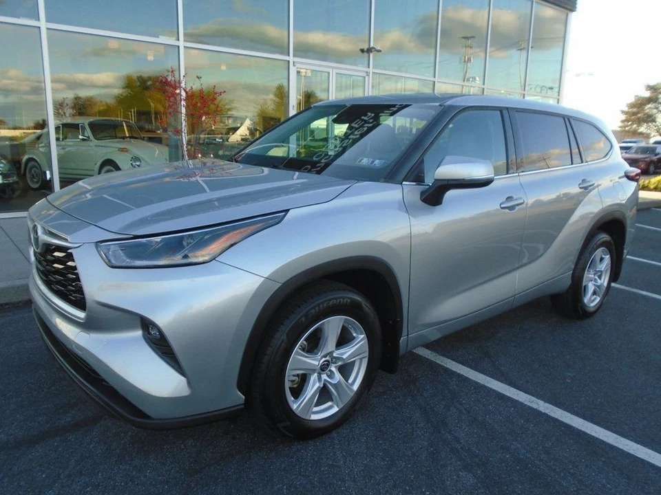 2021 Toyota Highlander - Image 8 of 12