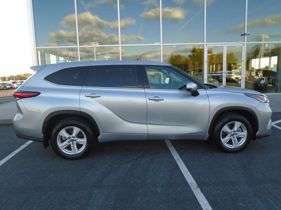 2021 Toyota Highlander - Image 3 of 12