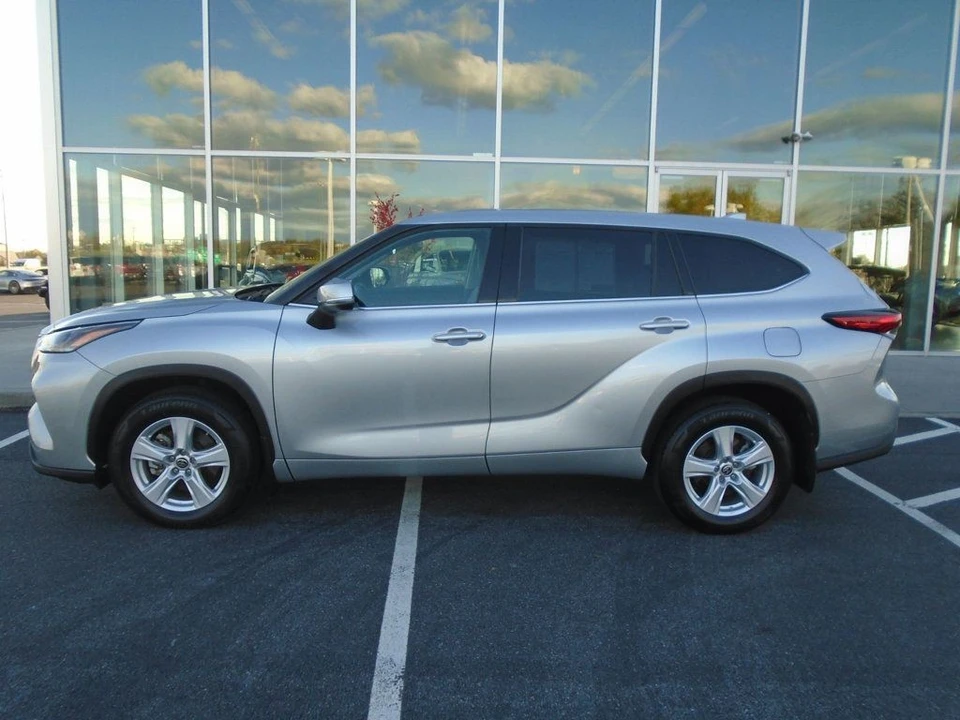 2021 Toyota Highlander - Image 7 of 12