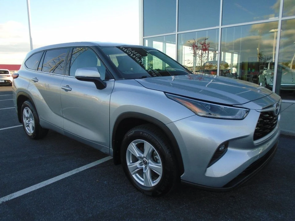 2021 Toyota Highlander - Image 2 of 12