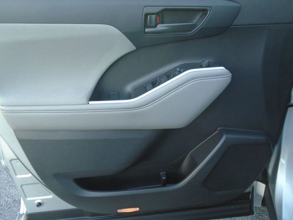2021 Toyota Highlander - Image 10 of 12