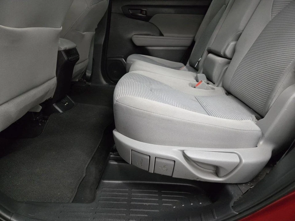 2021 Toyota Highlander - Image 8 of 12