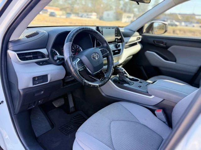 2021 Toyota Highlander - Image 17 of 21