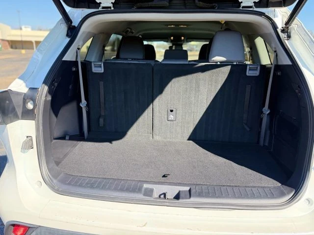 2021 Toyota Highlander - Image 18 of 21