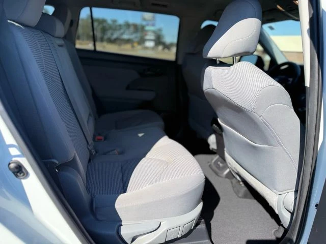 2021 Toyota Highlander - Image 9 of 21