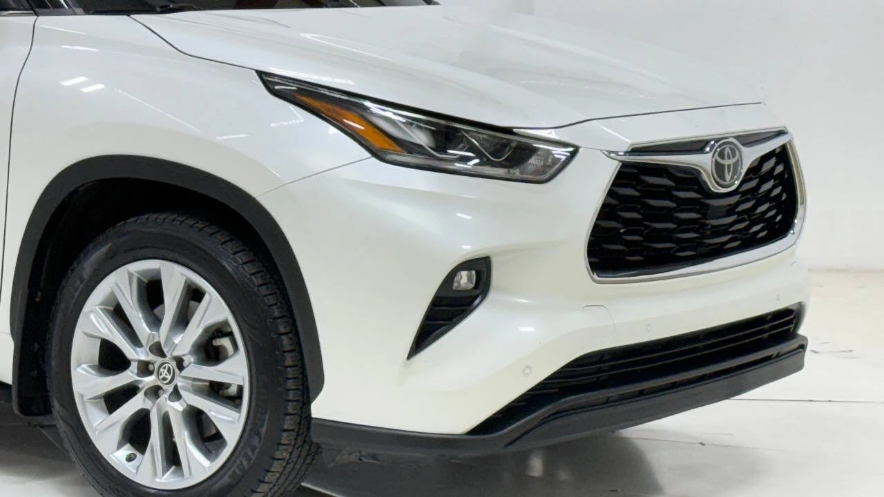 2021 Toyota Highlander - Image 9 of 12