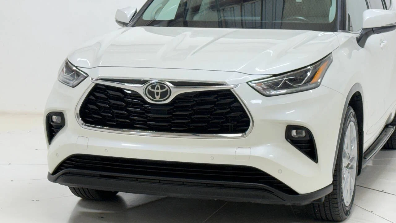 2021 Toyota Highlander - Image 10 of 12