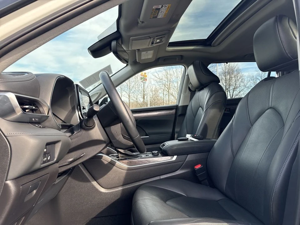 2021 Toyota Highlander - Image 11 of 12