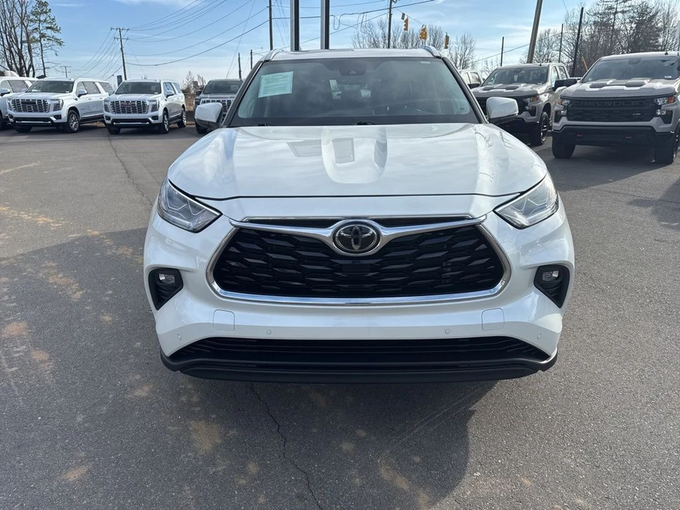 2021 Toyota Highlander - Image 8 of 12