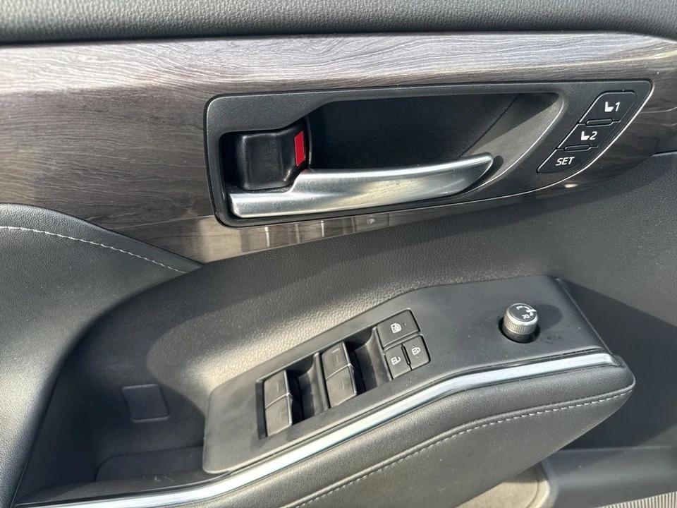 2021 Toyota Highlander - Image 10 of 12
