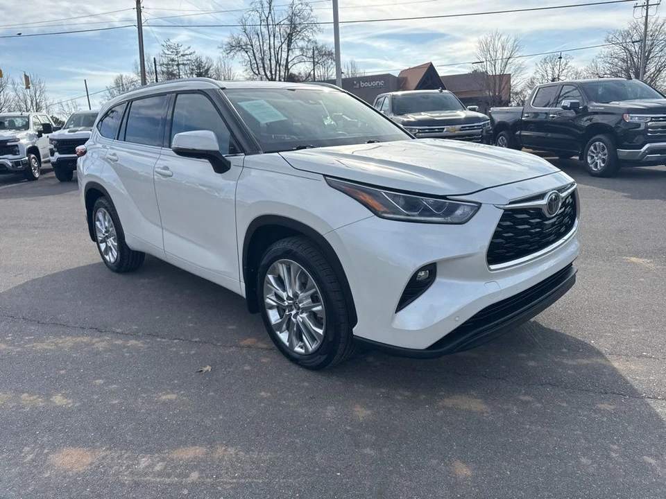 2021 Toyota Highlander - Image 7 of 12