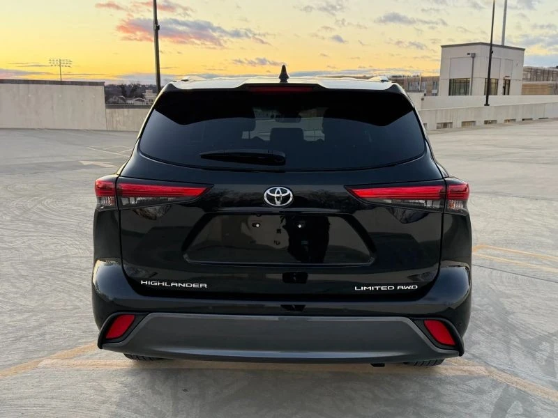 2021 Toyota Highlander - Image 3 of 12