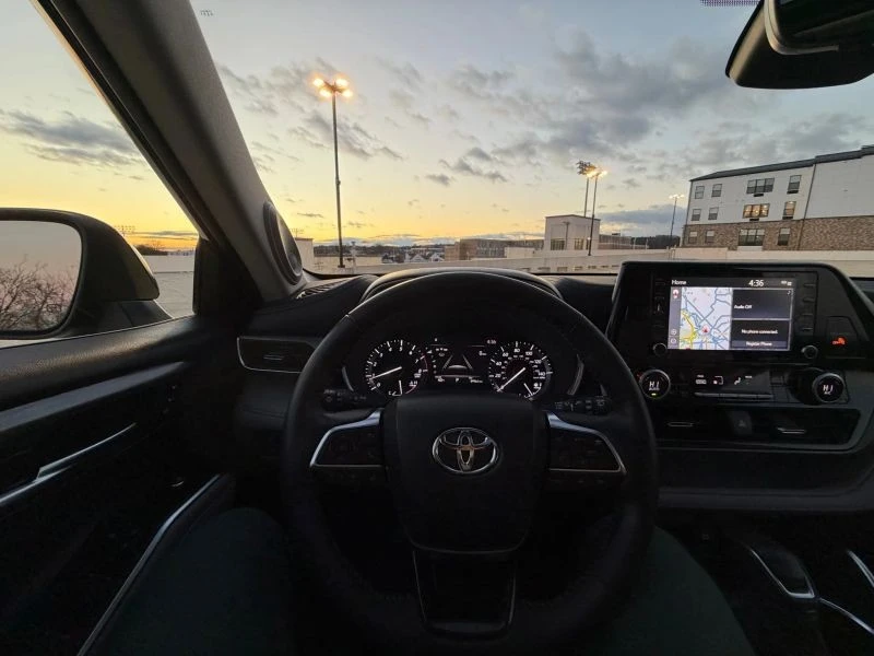 2021 Toyota Highlander - Image 11 of 12