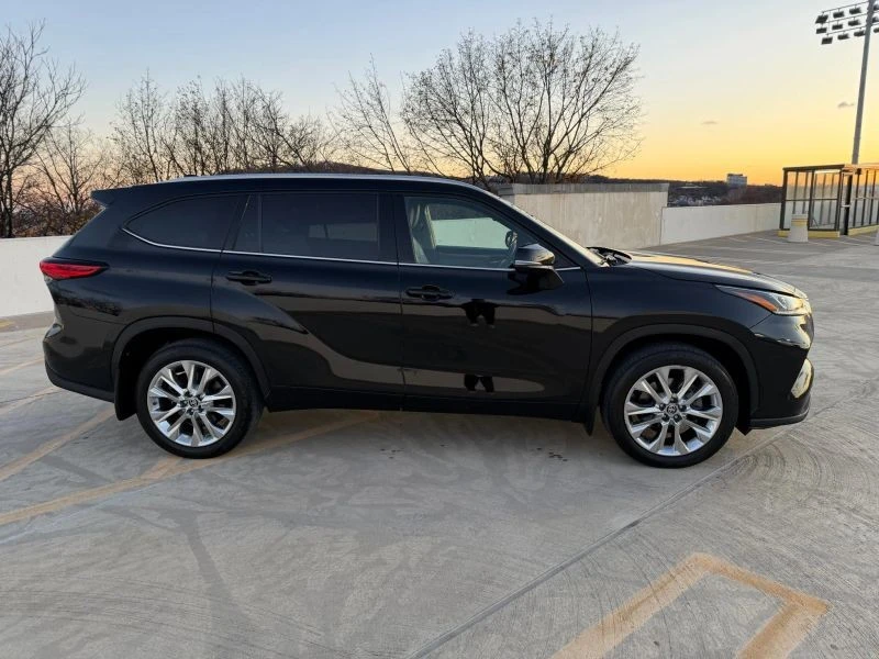 2021 Toyota Highlander - Image 2 of 12