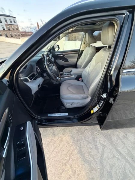 2021 Toyota Highlander - Image 9 of 12