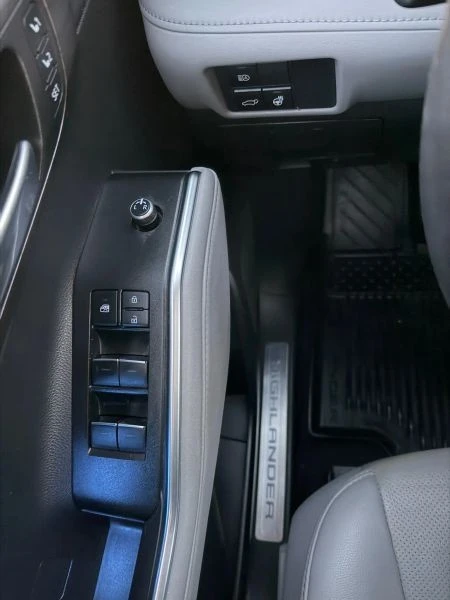 2021 Toyota Highlander - Image 10 of 12