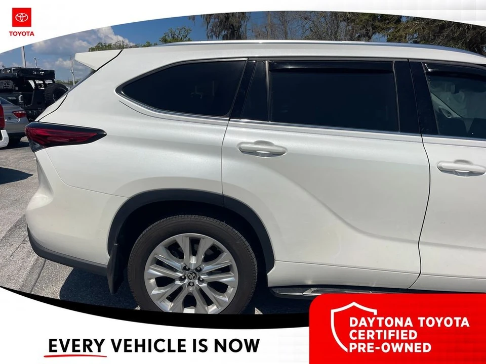 2021 Toyota Highlander - Image 8 of 10