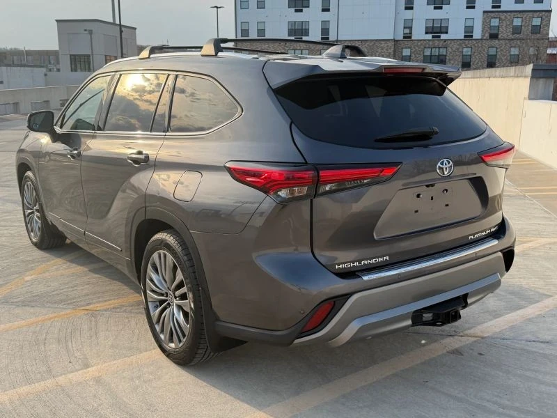2021 Toyota Highlander - Image 7 of 12