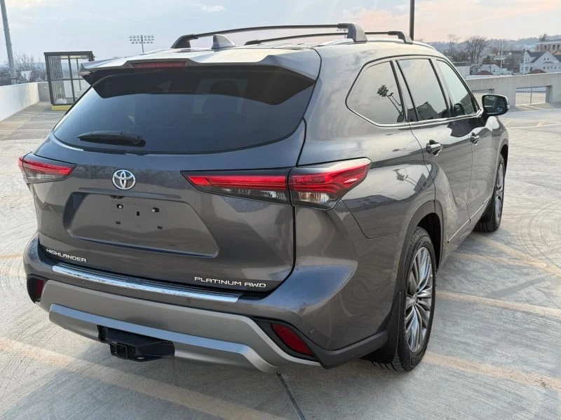 2021 Toyota Highlander - Image 3 of 12