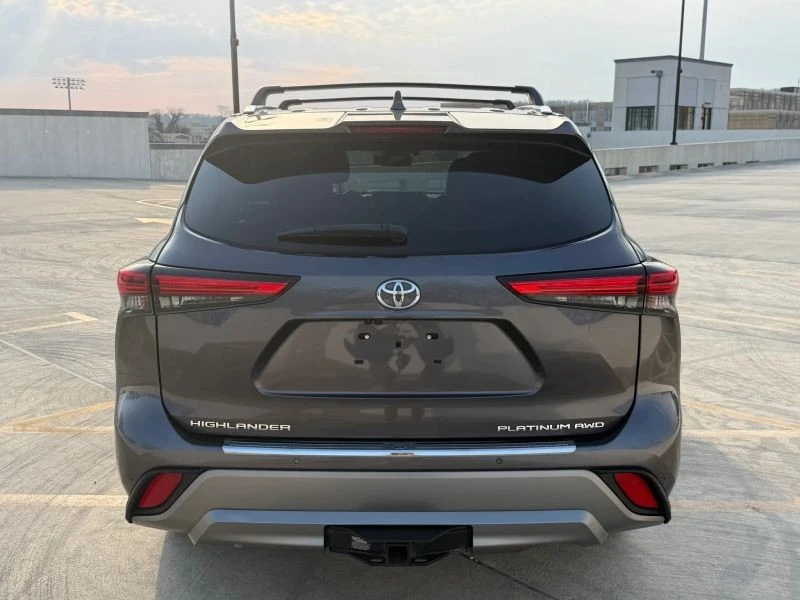 2021 Toyota Highlander - Image 4 of 12