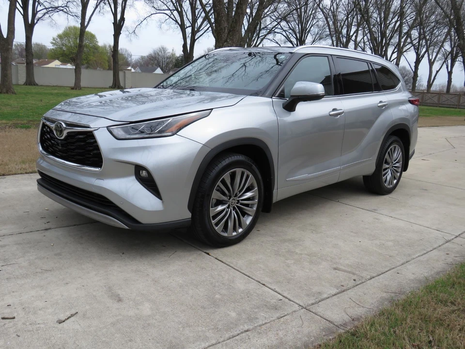 2021 Toyota Highlander - Image 3 of 12