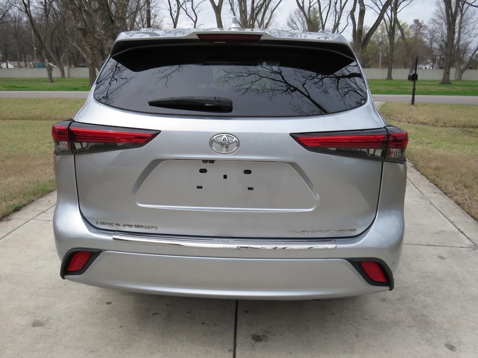 2021 Toyota Highlander - Image 9 of 12