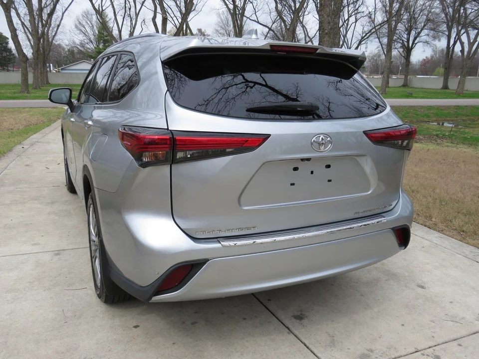 2021 Toyota Highlander - Image 8 of 12