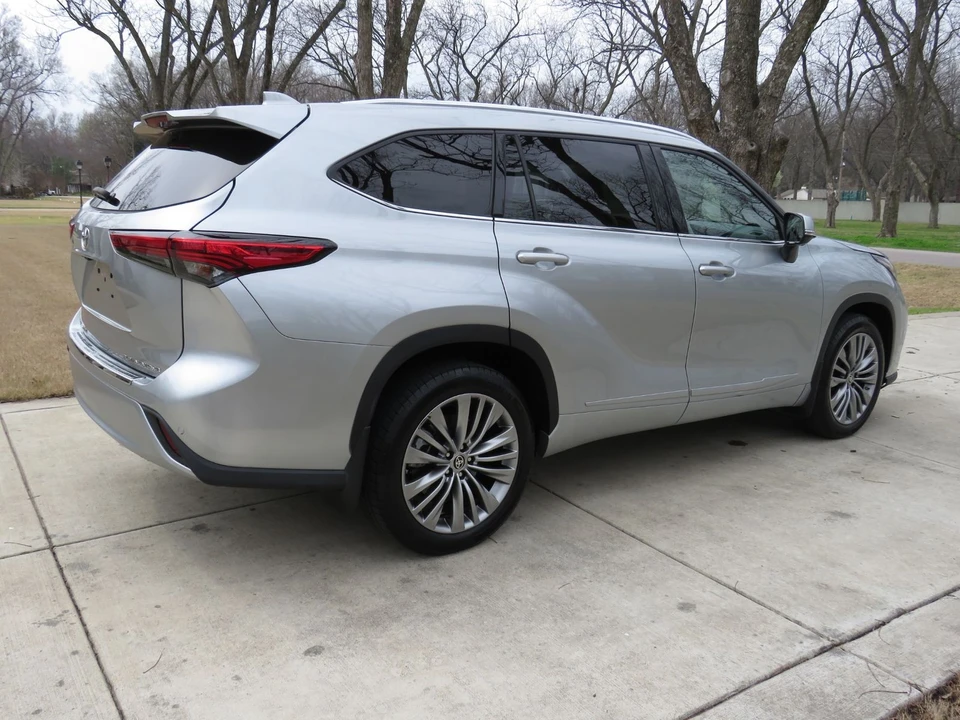 2021 Toyota Highlander - Image 11 of 12