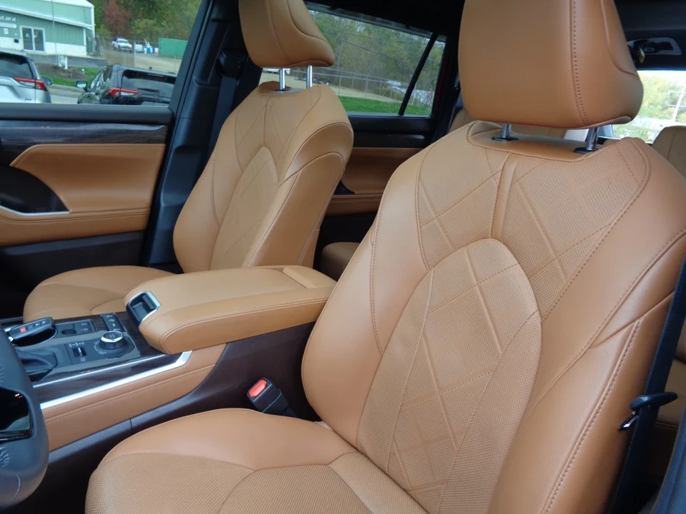 2021 Toyota Highlander - Image 17 of 21