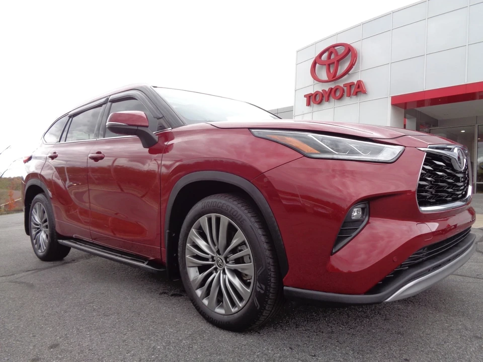 2021 Toyota Highlander - Image 2 of 21