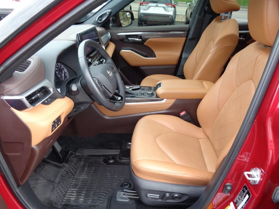 2021 Toyota Highlander - Image 13 of 21