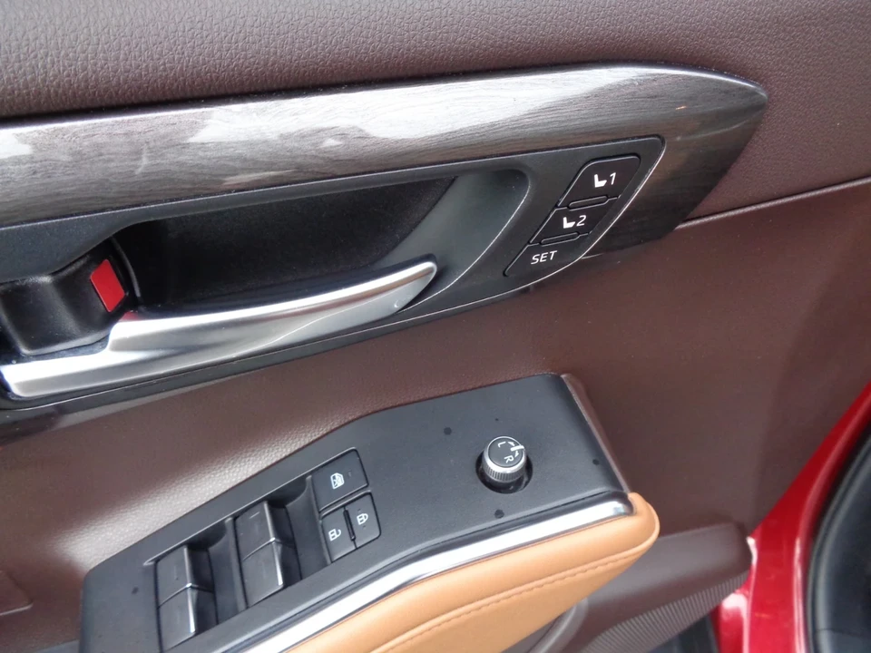 2021 Toyota Highlander - Image 14 of 21