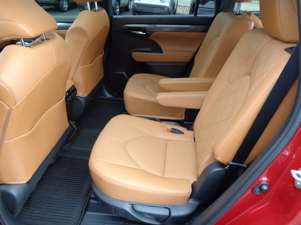 2021 Toyota Highlander - Image 20 of 21