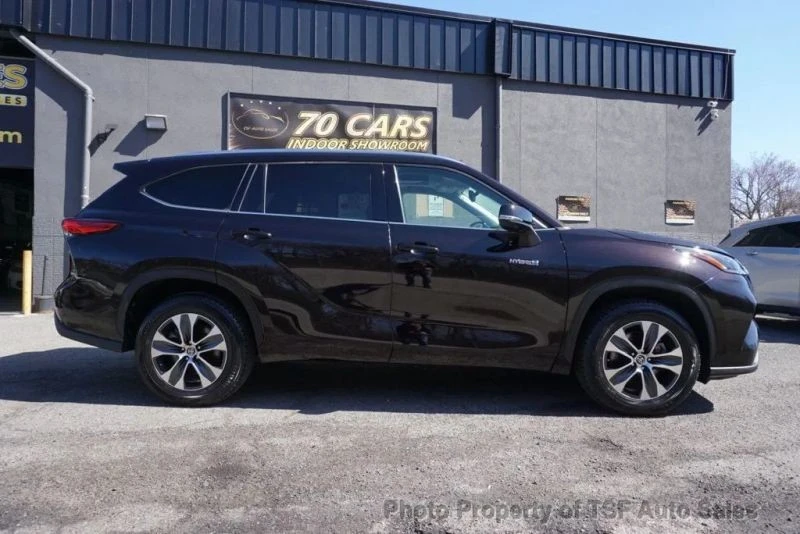 2021 Toyota Highlander - Image 8 of 12
