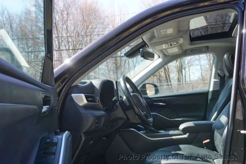 2021 Toyota Highlander - Image 10 of 12
