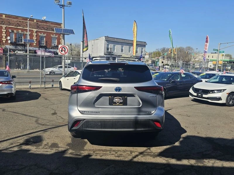 2021 Toyota Highlander - Image 7 of 12