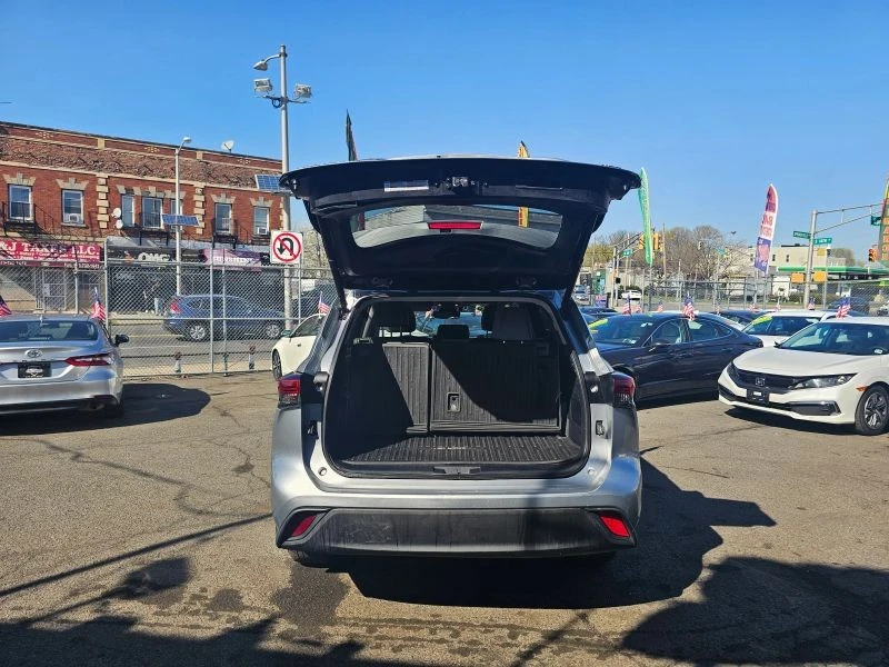 2021 Toyota Highlander - Image 8 of 12