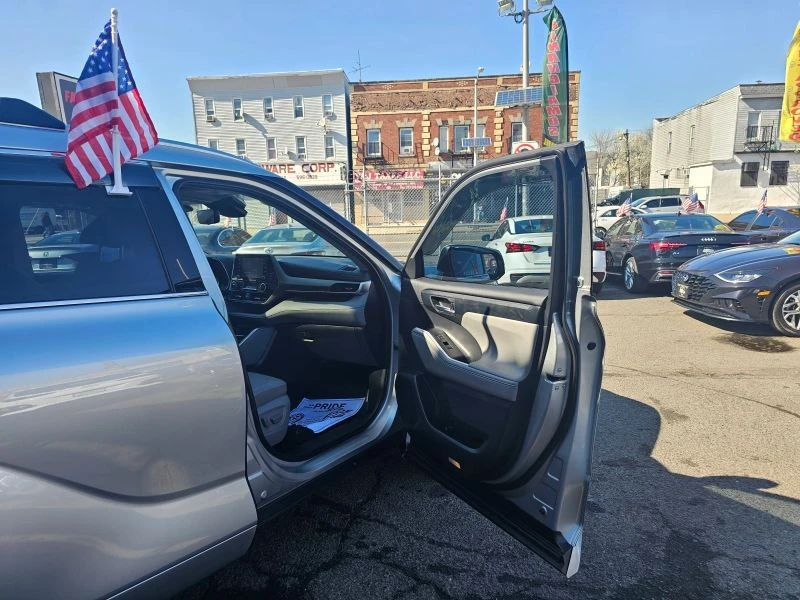 2021 Toyota Highlander - Image 11 of 12