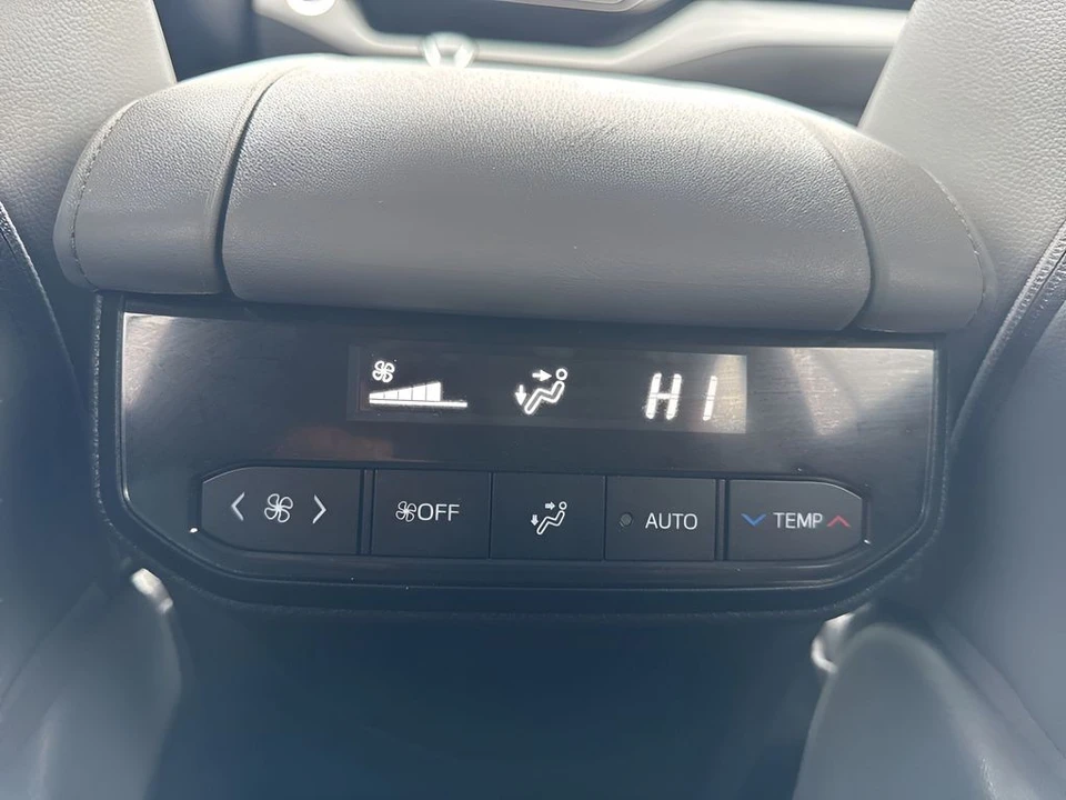 2021 Toyota Highlander - Image 13 of 21